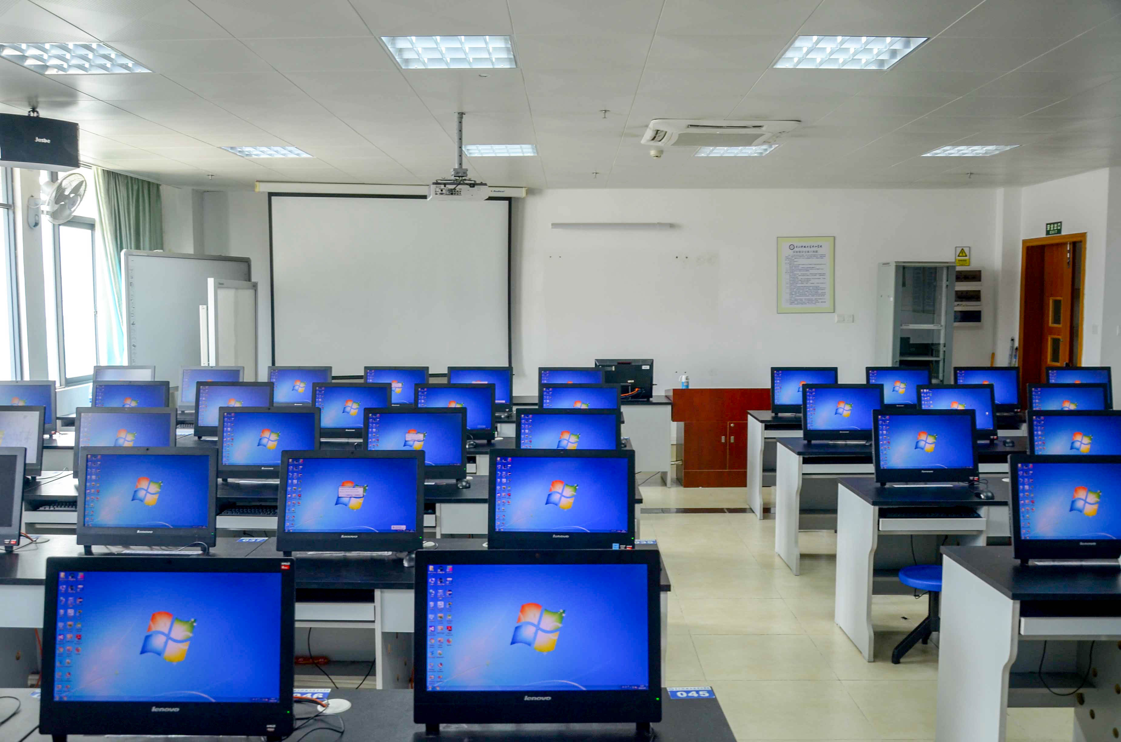 計(jì)算機(jī)學(xué)院軟件實(shí)驗(yàn)室 軟件研發(fā)的創(chuàng)新引擎